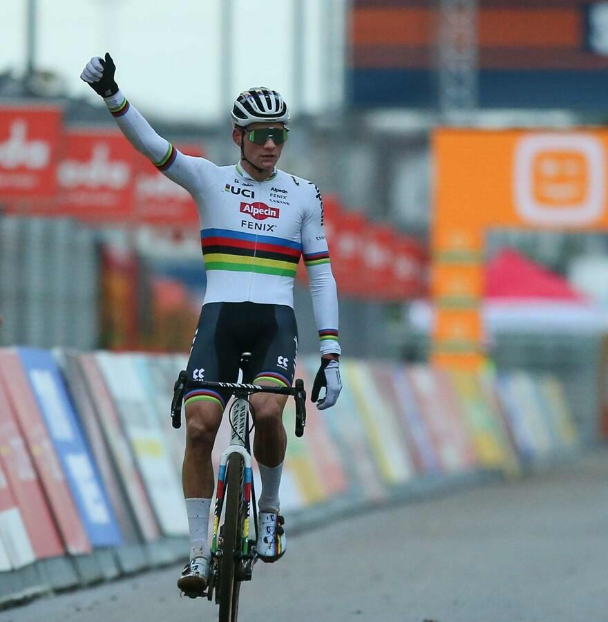 Van der Poel soleert naar winst in Heusden-Zolder