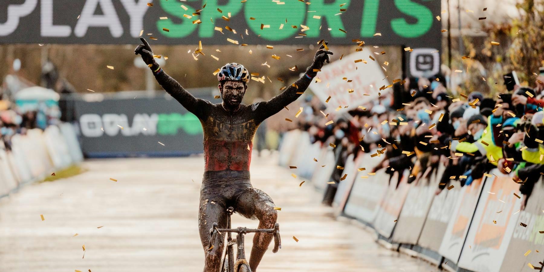 Van Aert demonstreert bij rentree in Boom