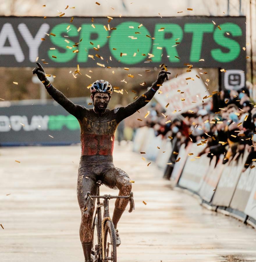 Van Aert demonstreert bij rentree in Boom