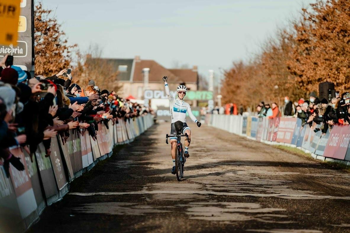 Van der Haar snelt naar zege in de slotmanche