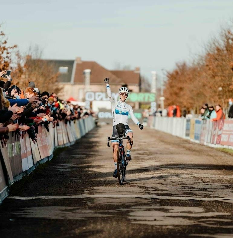 Van der Haar snelt naar zege in de slotmanche