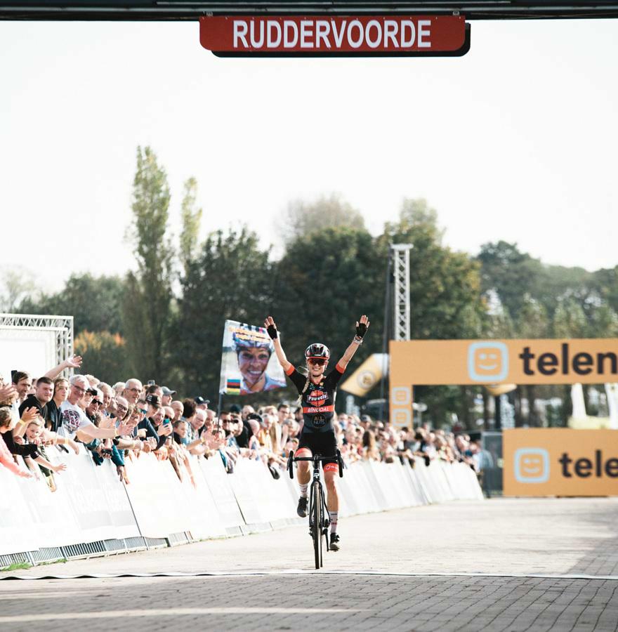 Betsema snelt naar solo overwinning in Ruddervoorde