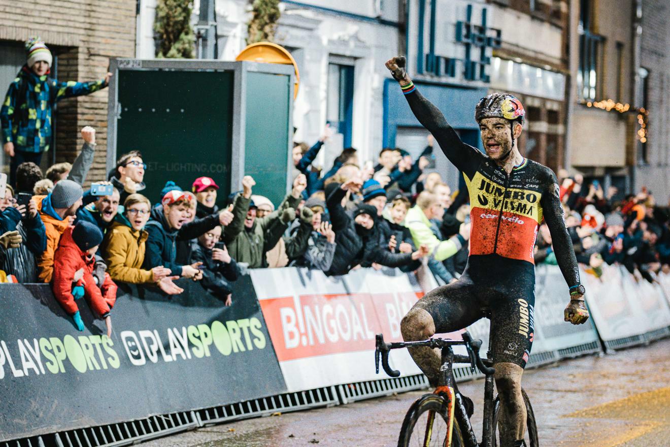 Van Aert zegeviert na geweldige strijd in Diegem