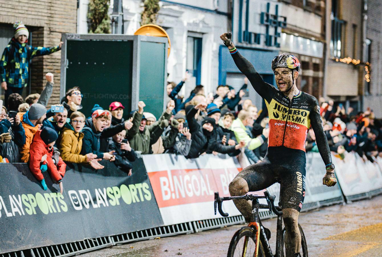 Van Aert zegeviert na geweldige strijd in Diegem