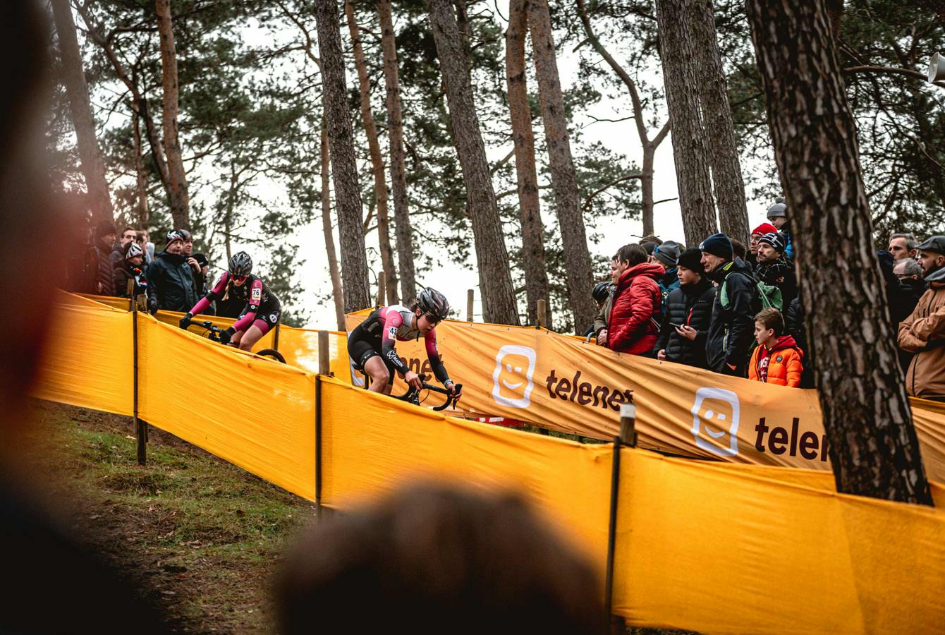 Telenet verwent veldritfans met unieke overnachting op het Superprestigeparcours van Heusden-Zolder