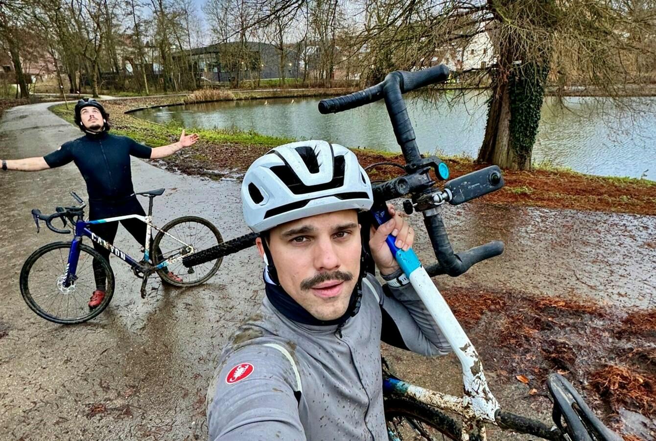 Average Rob en co etaleren in Diegem hun veldritvaardigheden tijdens Turbo Cross