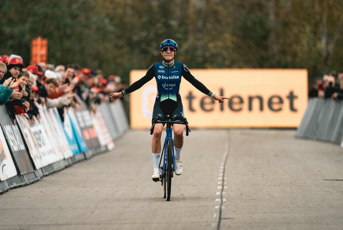 Brand heerst in Niel