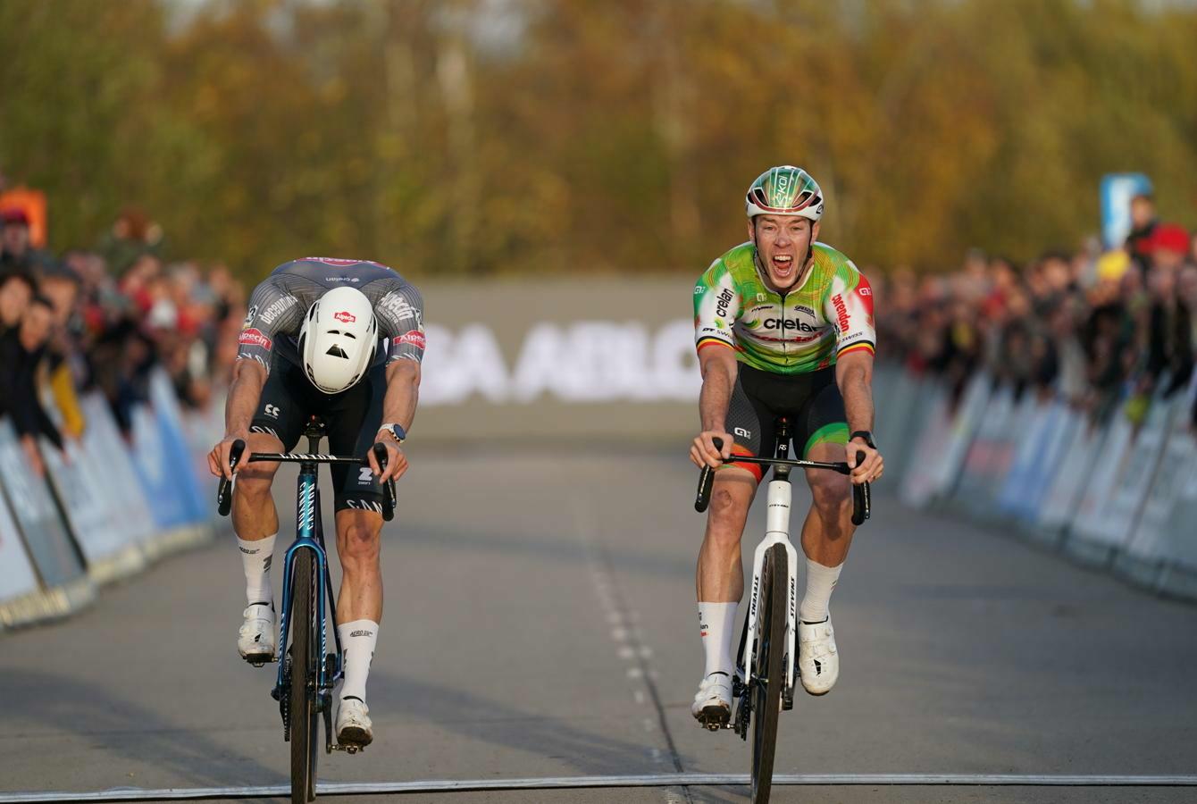 Sweeck wint na fotofinish in Niel