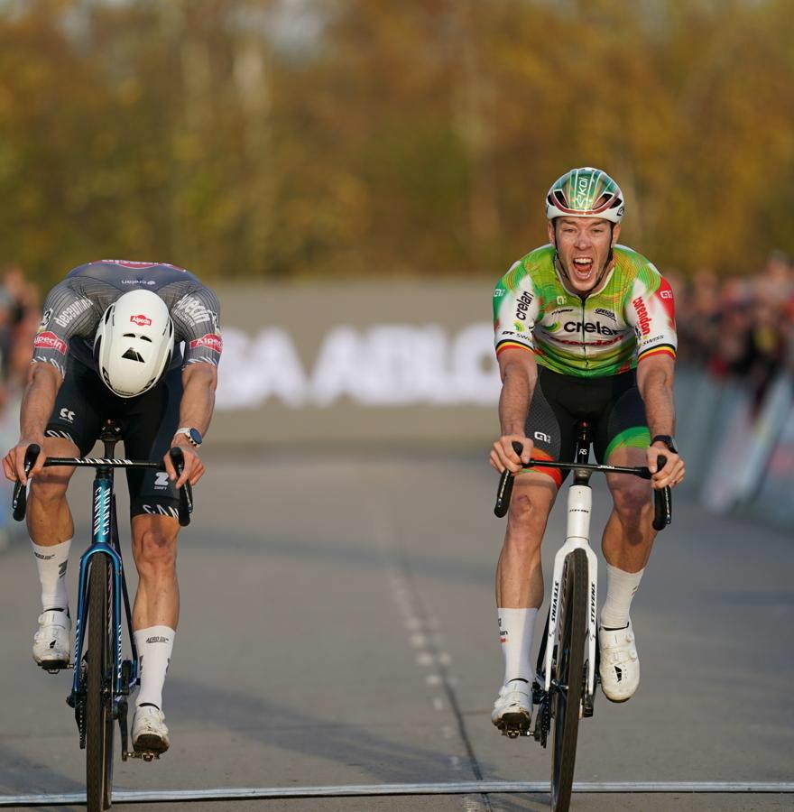 Sweeck wint na fotofinish in Niel