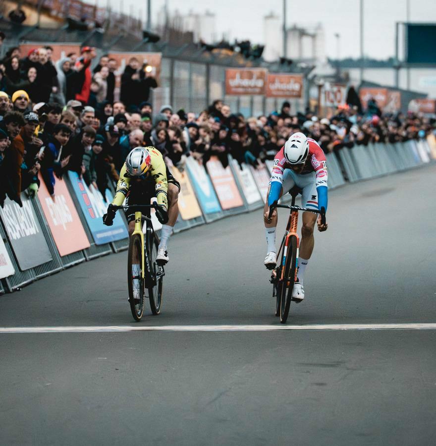 Del Grosso beats Van Aert at the line