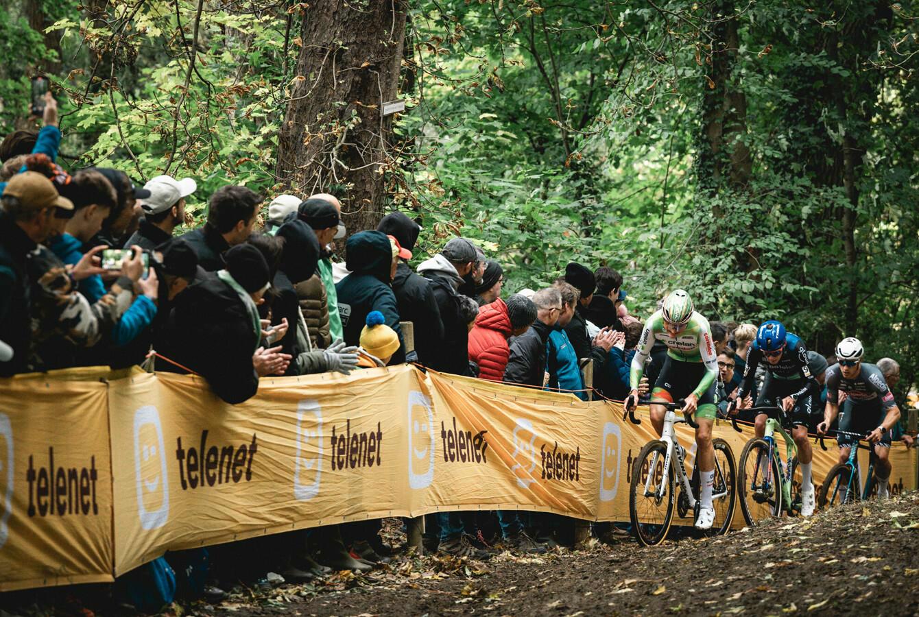Volg de Telenet Superprestige voortaan via het nieuwe Flanders Classics WhatsApp kanaal