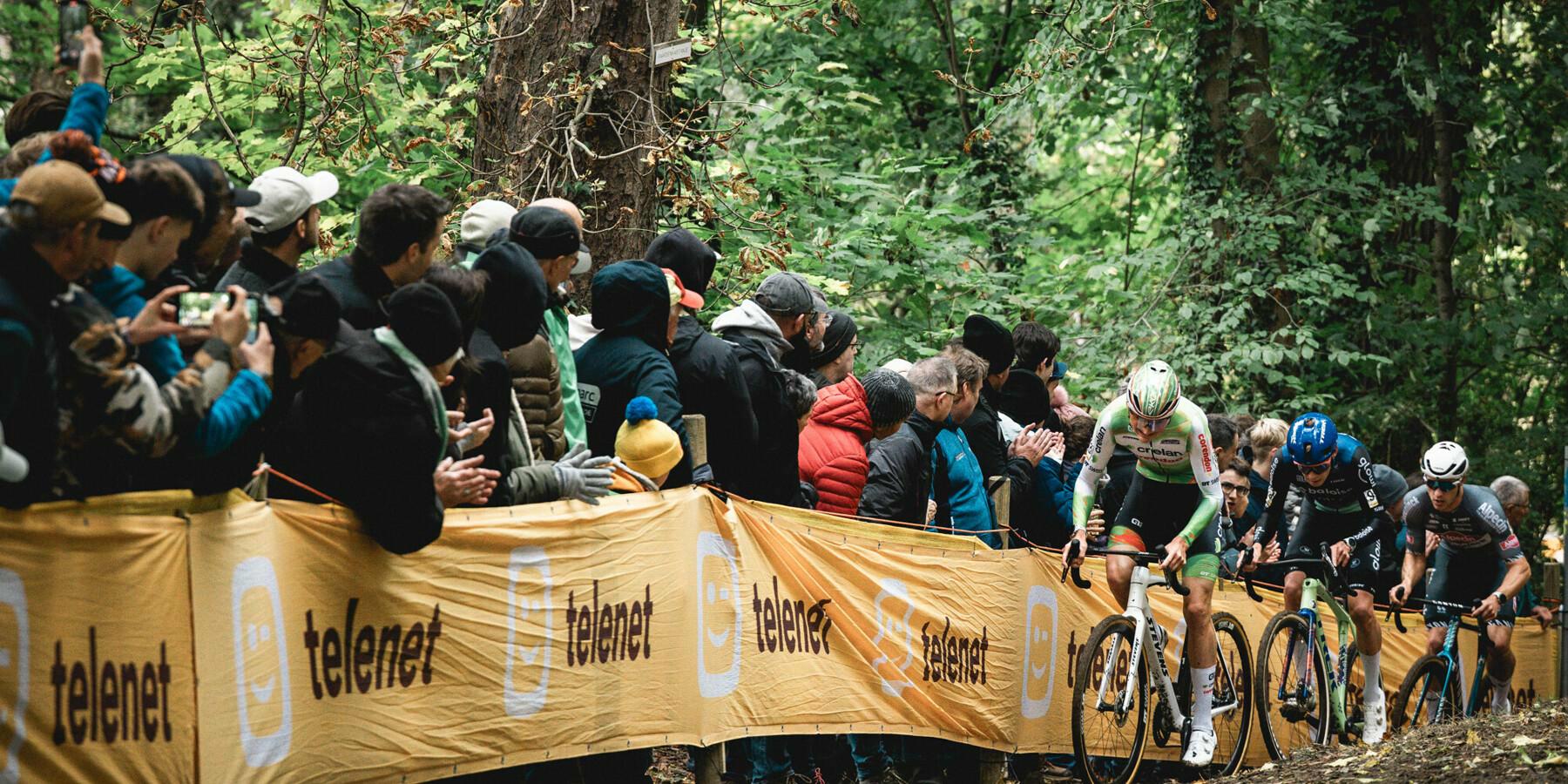 Volg de Telenet Superprestige voortaan via het nieuwe Flanders Classics WhatsApp kanaal