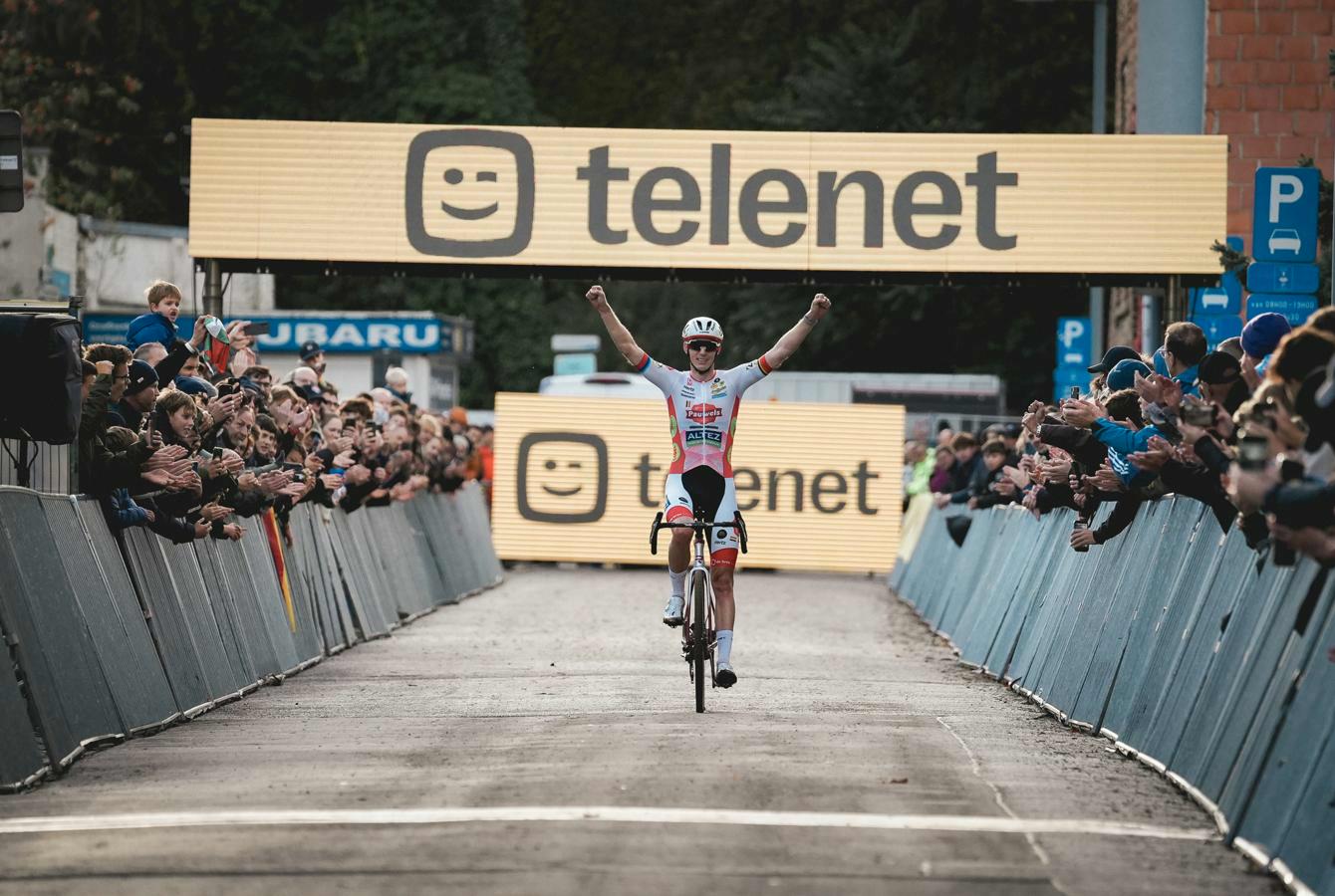Vanthourenhout oppermachtig in eerste manche van Telenet Superprestige in Overijse